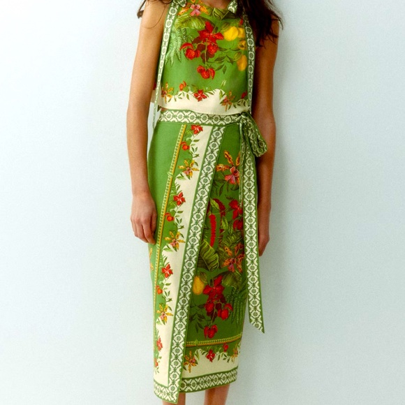 H&M Dresses & Skirts - H&M green floral wrap skirt